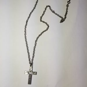 VINTAGE SILVER TONE CHAIN NECKLACE  CROSS PENDANT